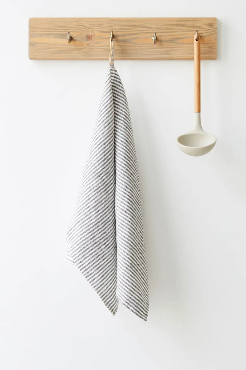 Black-Striped Linen Kitchen Towel 1