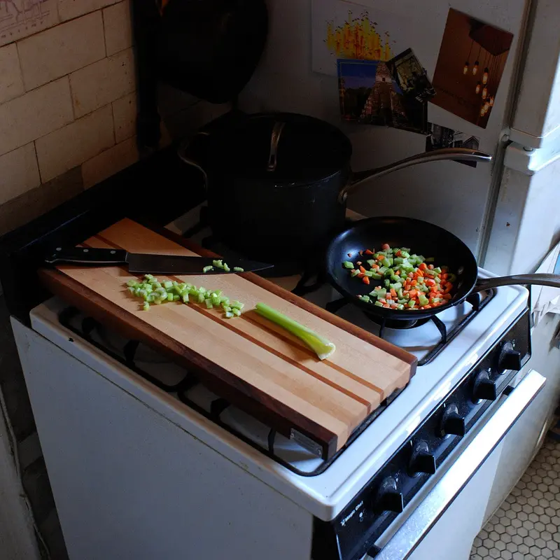 Culver Heat-Resistant Stovetop-Safe Cutting Board 1