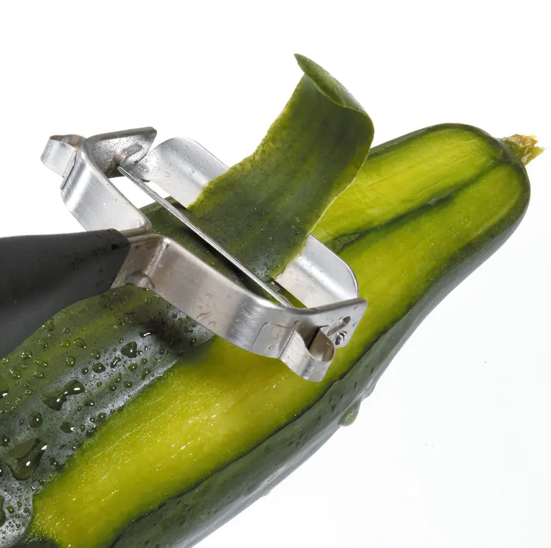 Gefu Universale All-In-One Swivel Peeler – Ergonomic Design (13650) 1