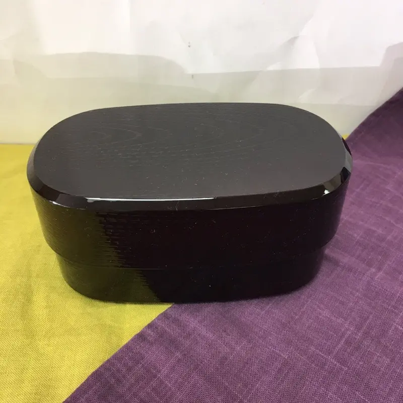 Lacquered Japanese Lunch Box – Elegant Hand-Coated Bento Container 1