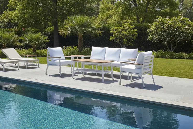 Modern 4-Piece Weather-Resistant White Aluminium Outdoor Lounge Set With Coffee Table & Cushions 1