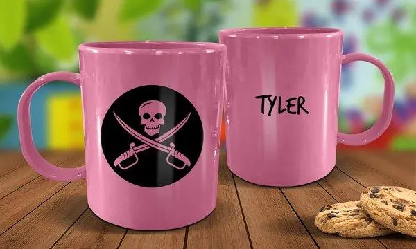 Pink Pirate-Design Plastic Travel Mug 1