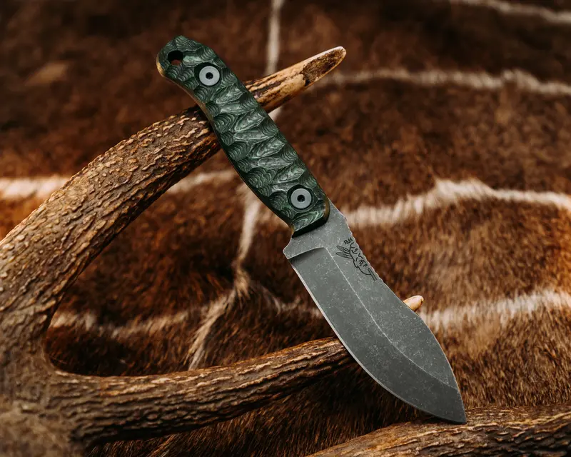 Skinner Jr Hunting Knife Featuring Jungle Wear Carbon Fiber Scales And Textured Grip 1