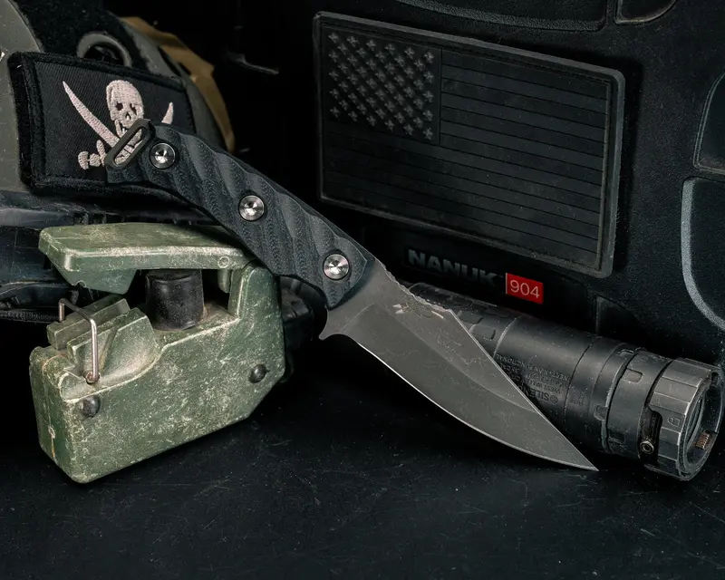 Tosahwi Compact Knife – Black G10 Handle, Titanium Allen Bolts, Textured Grip 1